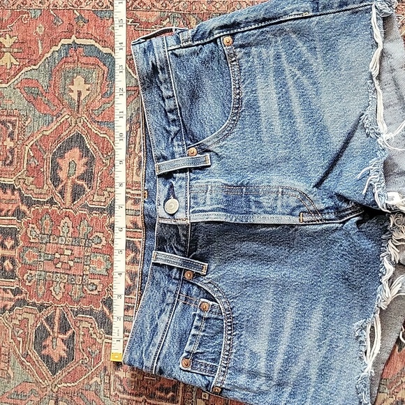 Levi’s 501 Womens cut off denim shorts size 26 - Picture 7 of 8